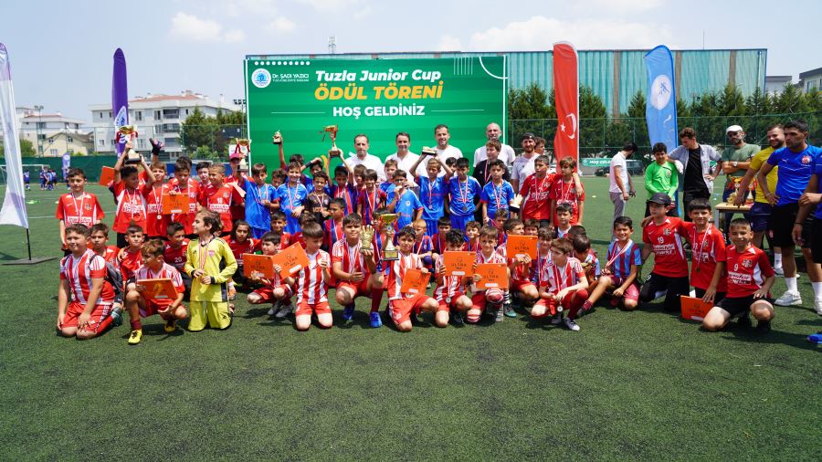 ‘TUZLA JUNİOR CUP FUTBOL TURNUVASI’ KIYASIYA REKABETE EV SAHİPLİĞİ YAPTI