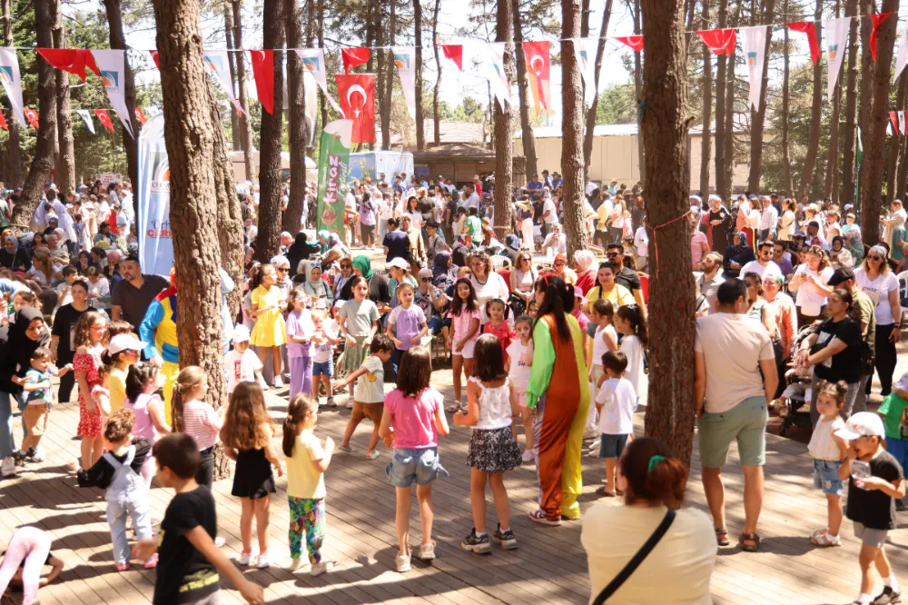 ÇEKMEKÖY’DE KİRAZ FESTİVALİ COŞKUSU