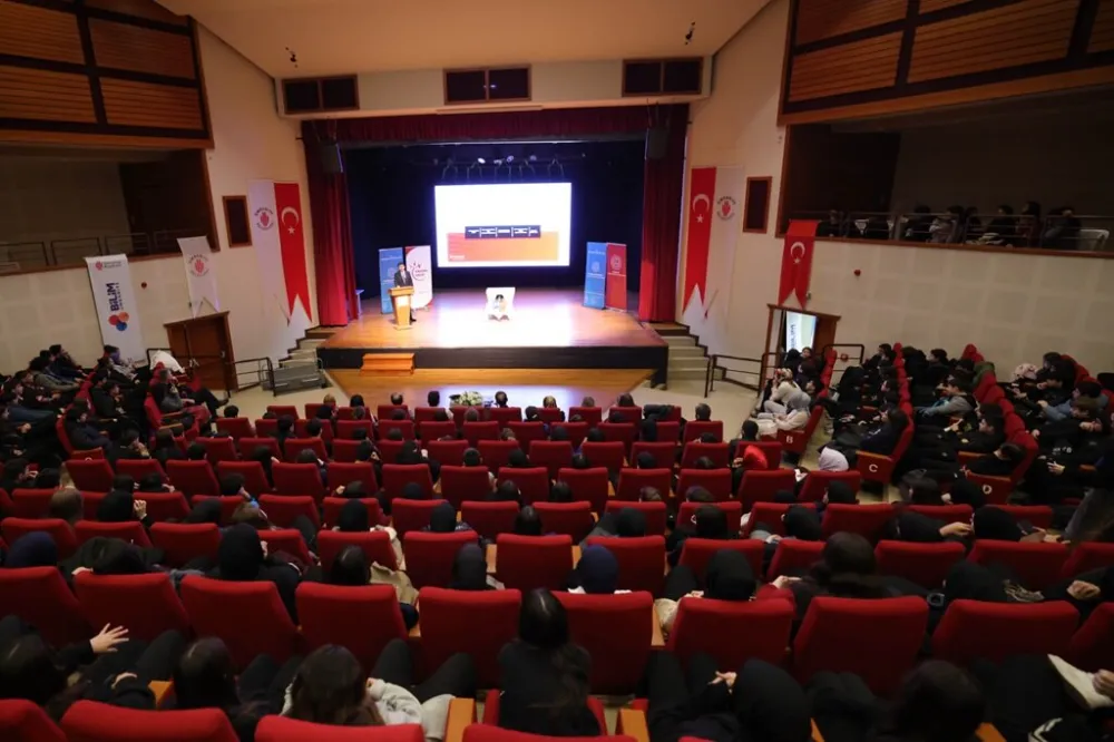 ÜMRANİYELİ GENÇLER HAVACILIKLA BULUŞTU: KARİYER YOLCULUKLARINA YENİ BİR UFUK