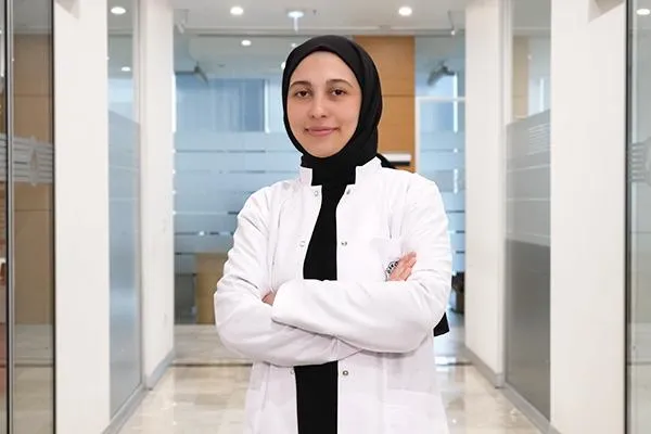 Ağız sağlığı, ruh sağlığını da etkiler!  Uzmanlar, ağız sağlığı ile psikolojik iyi oluş arasında güçlü bir ilişki olduğunu söylüyor.