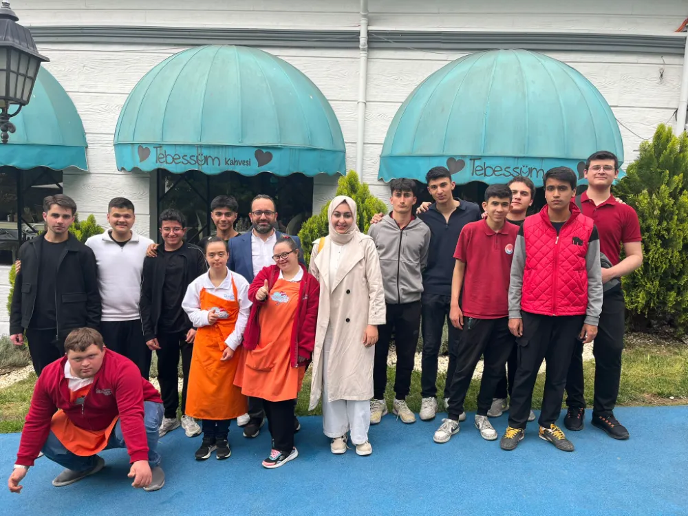 İmam Hatipli Gençlerin Tebessüm Cafe Keyfi