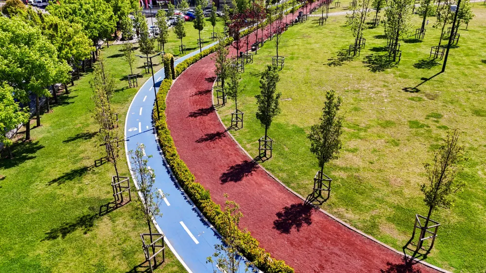 ÜMRANİYE’DE YÜRÜYÜŞ VE SPOR PARKURLARI YOĞUN İLGİ GÖRÜYOR