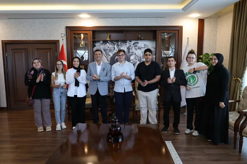 ŞAMPİYONLARDAN BAŞKANA ZİYARET