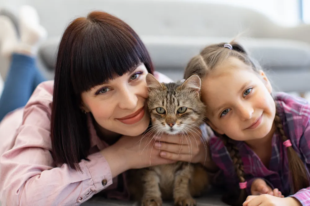 KEDİLER, SAHİPLERİNİN   YAŞAM SÜRESİNİ UZATIYOR 