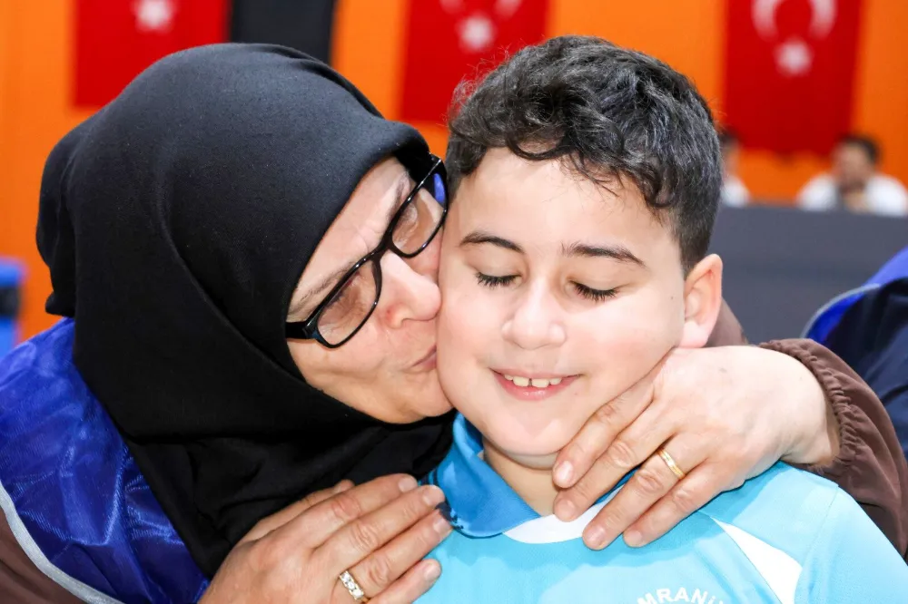 ÜMRANİYE’DE DÜNYA YAŞLILAR GÜNÜ’NDE KUŞAKLAR ARASI BULUŞMA