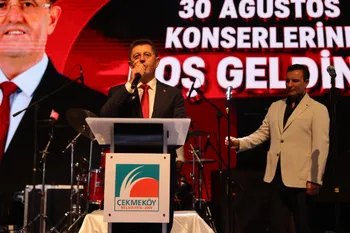 ÇEKMEKÖY’DE ZAFER BAYRAMI’NIN 104. YILI COŞKUYLA KUTLANDI