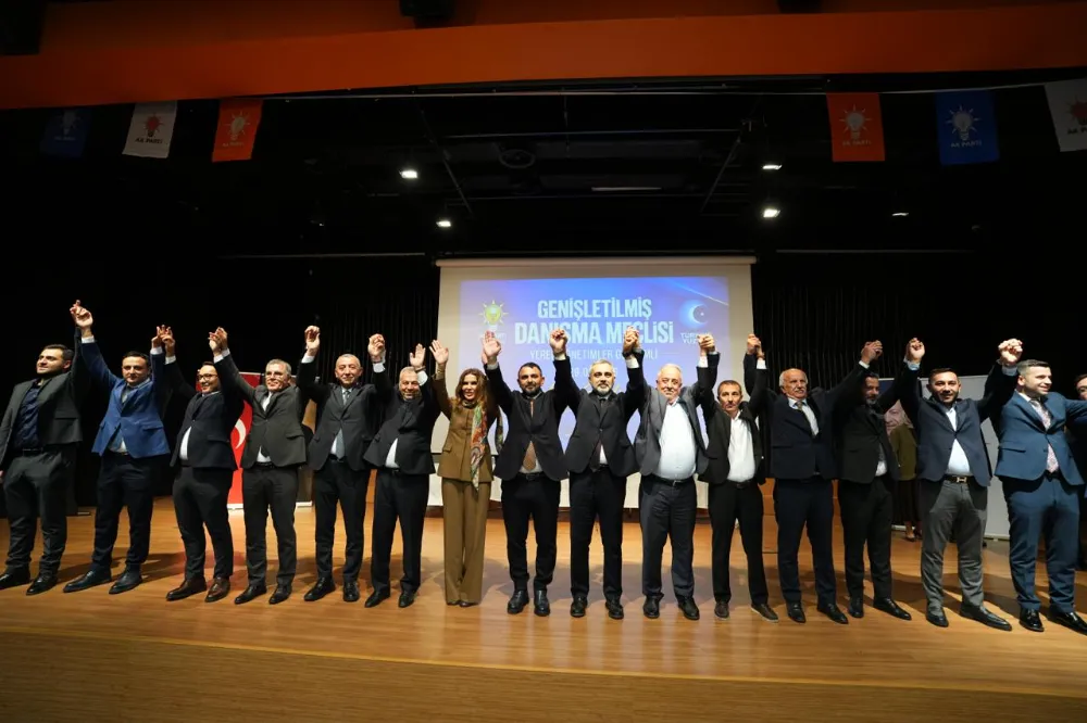 ATAŞEHİR’DE CHP’Lİ 6 MECLİS ÜYESİ AK PARTİ’YE KATILDI