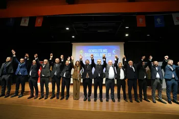 ATAŞEHİR’DE CHP’Lİ 6 MECLİS ÜYESİ AK PARTİ’YE KATILDI